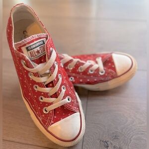 Converse - Red Size 6, Stars, Lightly Used